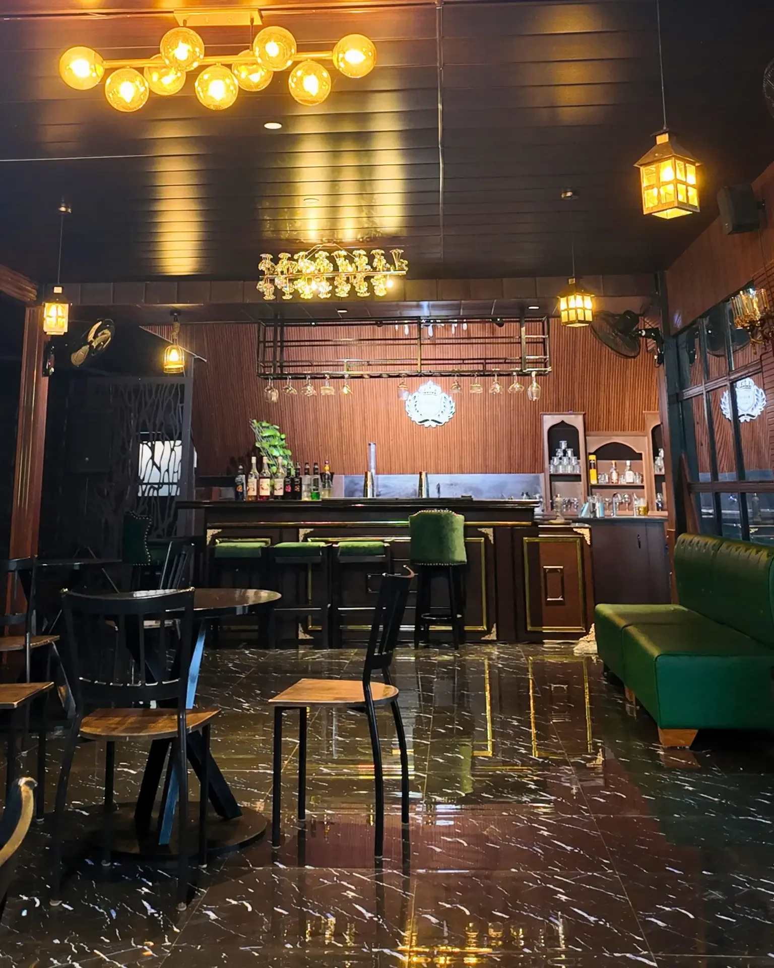 Crystal Lounge